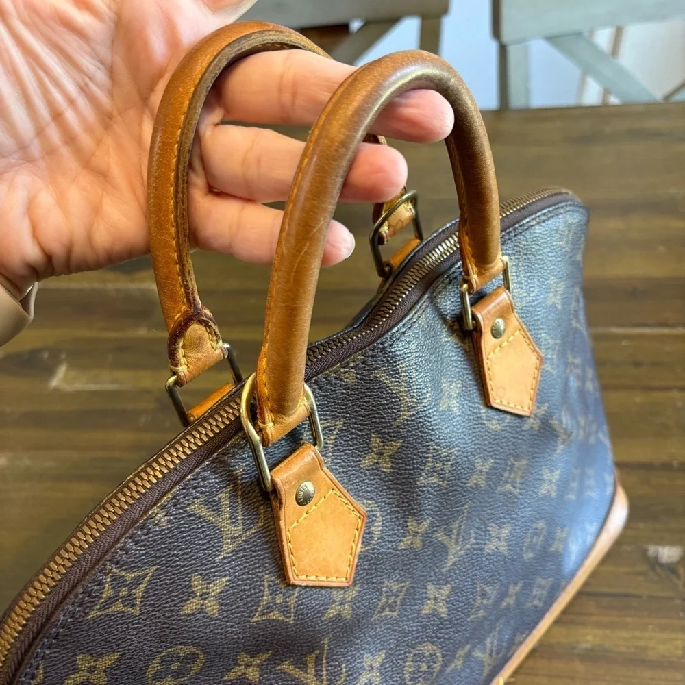 LV Louis Vuitton Vintage Alma PM Canvas Monogram Leather Tote Classic Lock